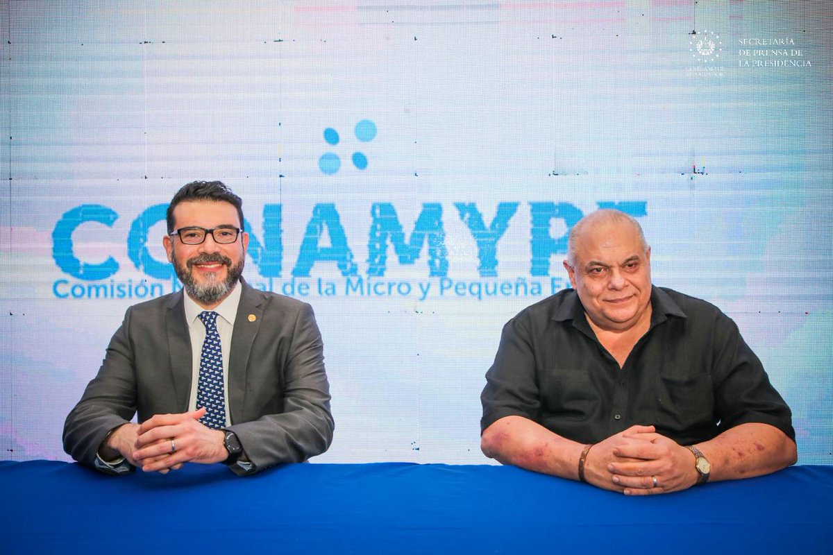 SecPrensaSV's tweet image. #PROGAMYPE | Esta mañana, los titulares de @CONAMYPESV, @PaulDSteiner, y de @BANDESAL, @MarioSalazarSV, firman la escritura de la constitución del fideicomiso del Programa de Garantía de la Micro y Pequeña Empresa (PROGAMYPE).