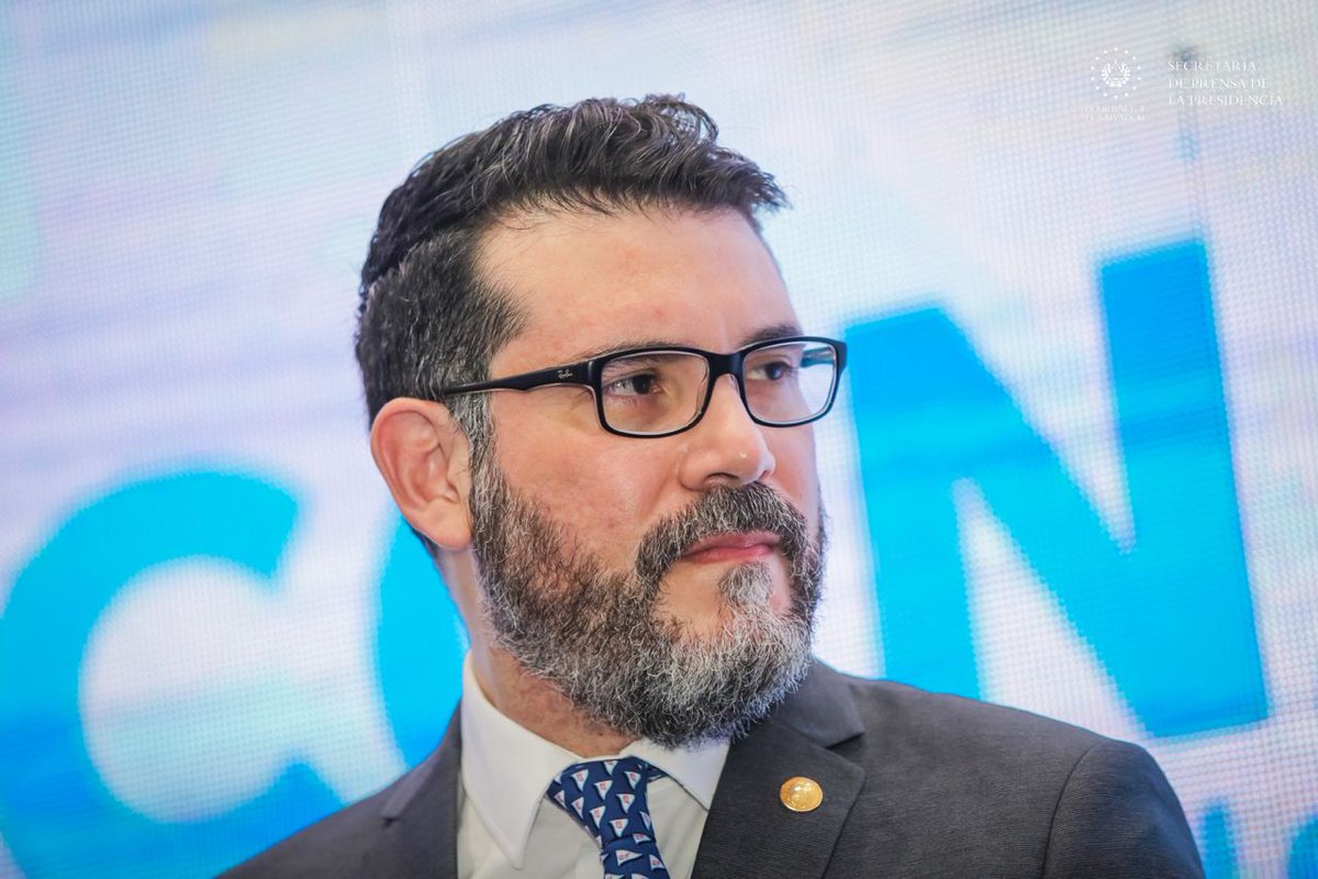 SecPrensaSV's tweet image. #PROGAMYPE | “Es un día muy importante para la MYPE. Hoy se hace realidad este fideicomiso gracias al liderazgo del Presidente @nayibbukele y el trabajo del Gabinete Económico”: titular de @BANDESAL, @MarioSalazarSV.