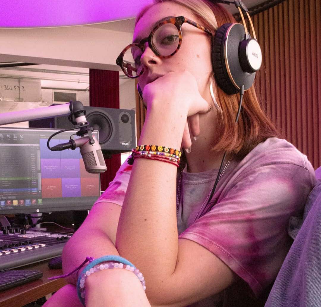 airelibre_fm's tweet photo. Toma un break de tu mañana con @sutedevaleriana, en #AireLibreTresCero. Hoy #NotaLila, sobre el aborto en USA, e #InformaciónQueCura quiubole con la cruda 🤯 Además, entrevista con LAGO / ALGO, proyecto #LeamosAlgo. A las 11 AM, súbele por https://t.co/J0KeYYwKUG.
#MásQueRadio https://t.co/ux2ODMs7XJ