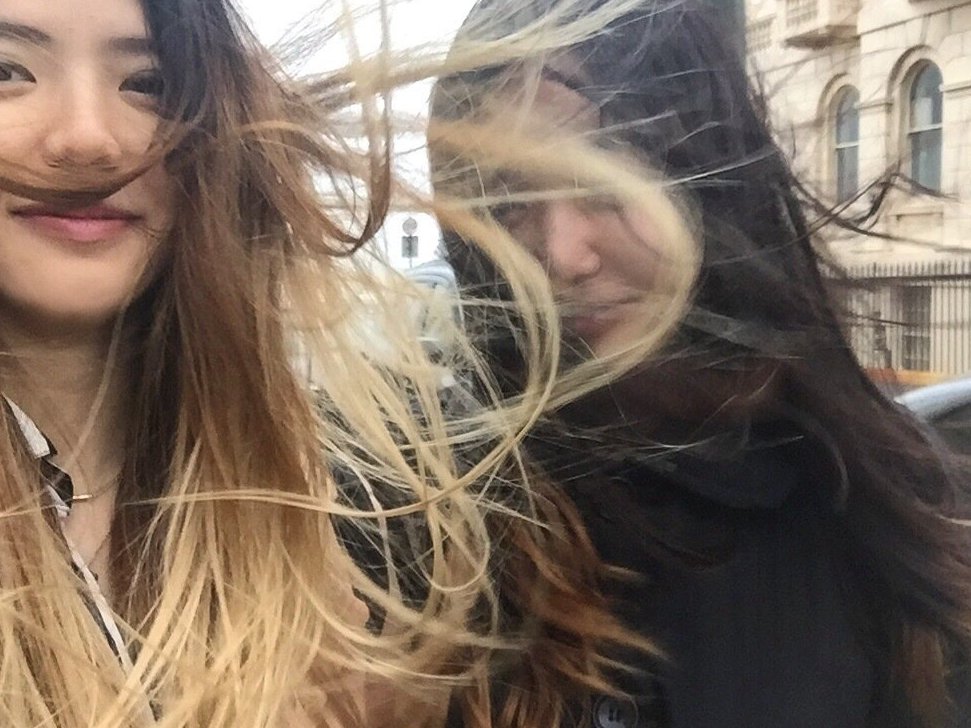 MuttSince's tweet image. On weekends, I will eat seafood and watch movies with my friends