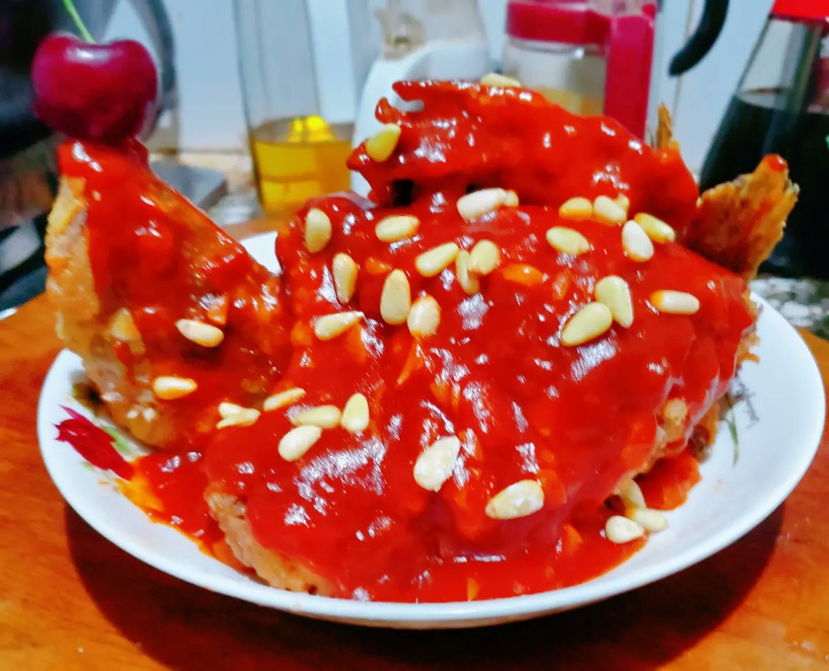 Guymay4's tweet image. My grandma wants to have #松鼠鳜鱼 (Sweat and Sour Mandarin Fish) on her birthday
So before the day, i had my first try, it took me 3h…It's so DELICIOUS!!😭OMG!! it's more tasty than the restaurant!!!
Just wait for weekend and show my cooking skills😁🐟👍
#mandarinfish #cook