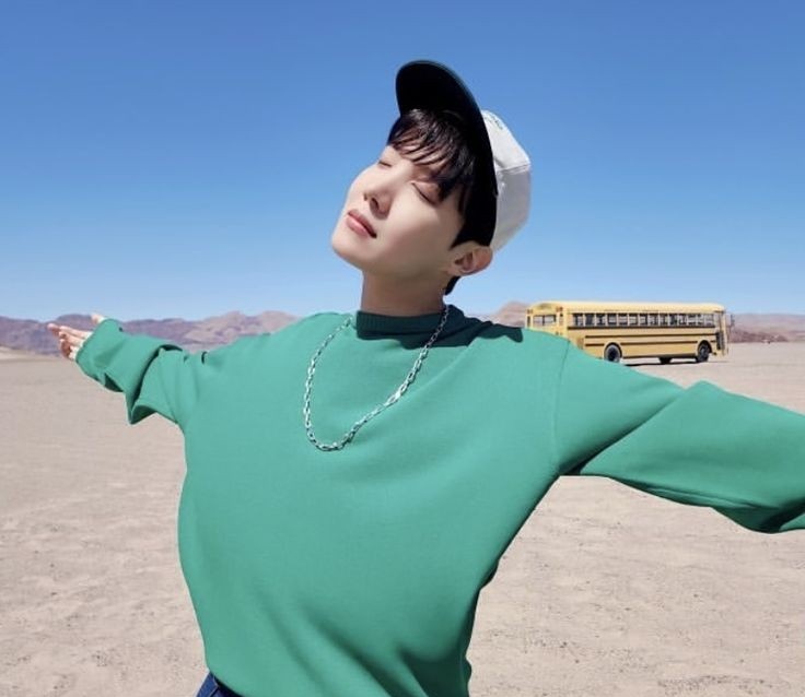 ggukmodes's tweet photo. hobi em                            hoseok em 
yet to come                   jack in the box https://t.co/Ko2mQcyfKW