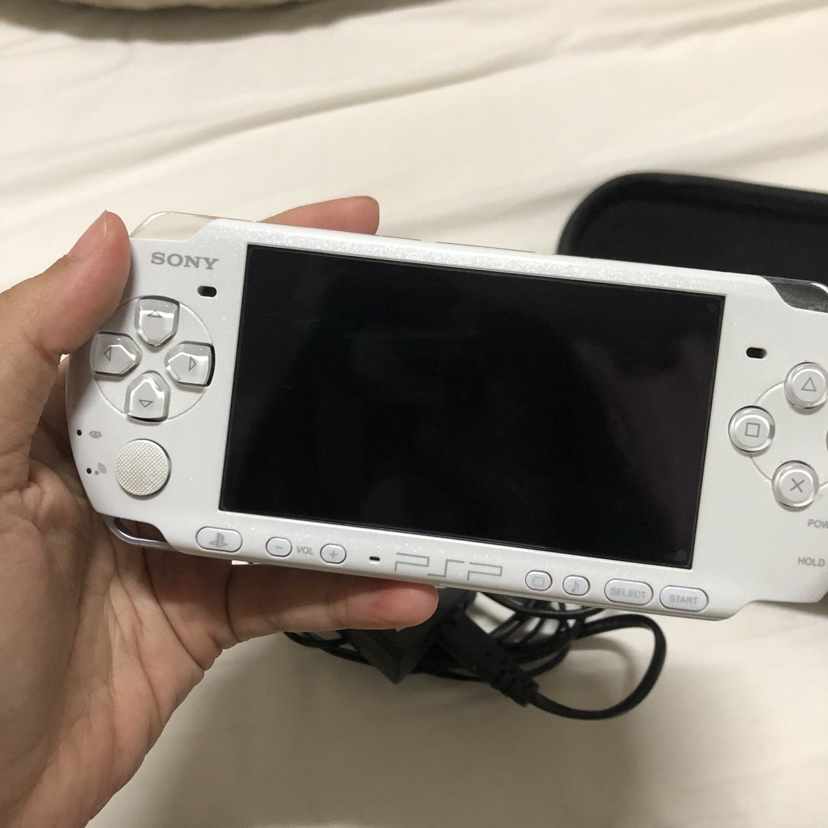 qqpp0000000's tweet photo. 🎮 PSP 3000 32GB (มือสอง)
 90% มีรอยเล็กน้อย ใช้งานปกติ
สี✨Pearl White✨มีกลิตเตอร์วิ้งค์ๆ
🛒ส่งต่อ 3,000 📮ส่งฟรีems
- สายชาร์จ,ซองเก็บ,เมม 2 อัน (ประมาณ40เกมส์)
ไม่มีเวลาเล่นค่ะ อยากส่งต่อให้คนที่ได้ใช้จริงๆ🥹
👉🏻สนใจDMมาสอบถามได้นะคะ
#pspมือสอง #ขายpsp #ส่งต่อเกม
#ตลาดนัดBTS https://t.co/PqsD7AMqoH