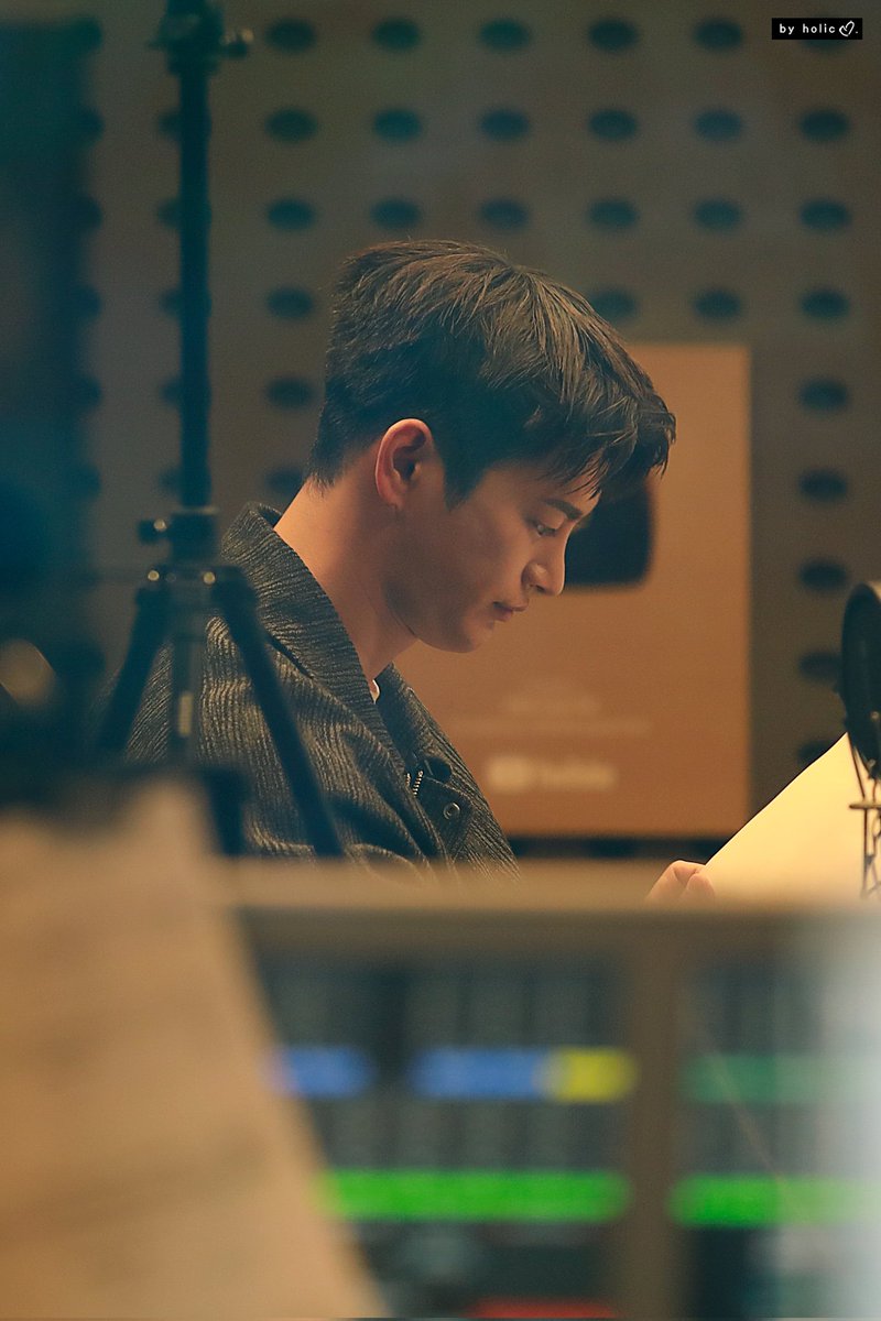KBS Cool FM '이기광의가요광장' 옆모습은 진짜 조각 앞모습이라고 다르지 않지만ㅋ 생각보다 넘 멀리 있어서, 유리가 넘 더러워서 이쁘게 안찍힐까봐...