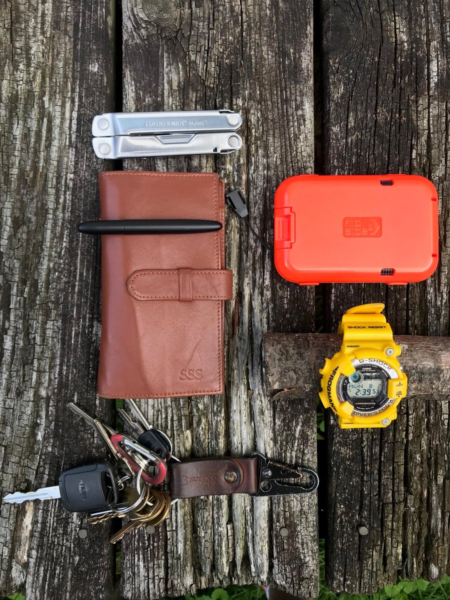 sceptreliquids's tweet photo. My EDC for today. #EDC #EveryDayCarry #CasioFrogman #LeathermanBond #Rustico #FisherSpacePen #Levenger #FlipsideWallet @Levenger @Rusticomade @Leatherman https://t.co/6sJziY36p0