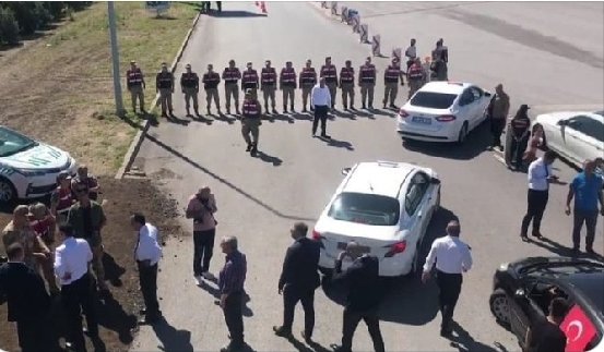 gbpartisi's tweet photo. Zafer Partisi Genel Başkanı Sn. 
@umitozdag 'ın Hatay’a girişinin engellenmesi kabul edilemez.
Hükümetin görevi, siyasilere yasak koymak değil,güvenli ortamı oluşturmaktır. Devlet için HALK değil  HALK için DEVLET
@Alikarnap1 @gbpartisi @zaferpartisi @siyasetmeclisi https://t.co/lAz25dV3Em