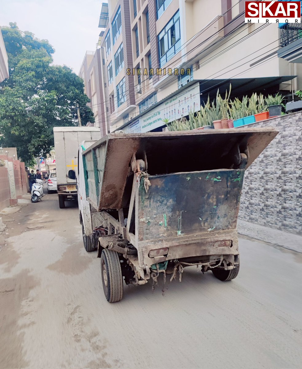 SikarMirror's tweet photo. क्या सीकर पुलिस इस गाड़ी का भी चालान काटेंगी, ऐसी कई गाड़ियां हमारे सीकर जिले में बगैर नंबर प्लेट के घूम रही है। या फिर आम आदमी की जेब ही  खतरे में है। @SikarPolice @SikarTimes @BJP4SIKAR_ @sikarchairmanJK @KotwaliSikar @krishanjakhar21     #sikarmirror  #sikar #SikarPolice https://t.co/b99OWdMBSl