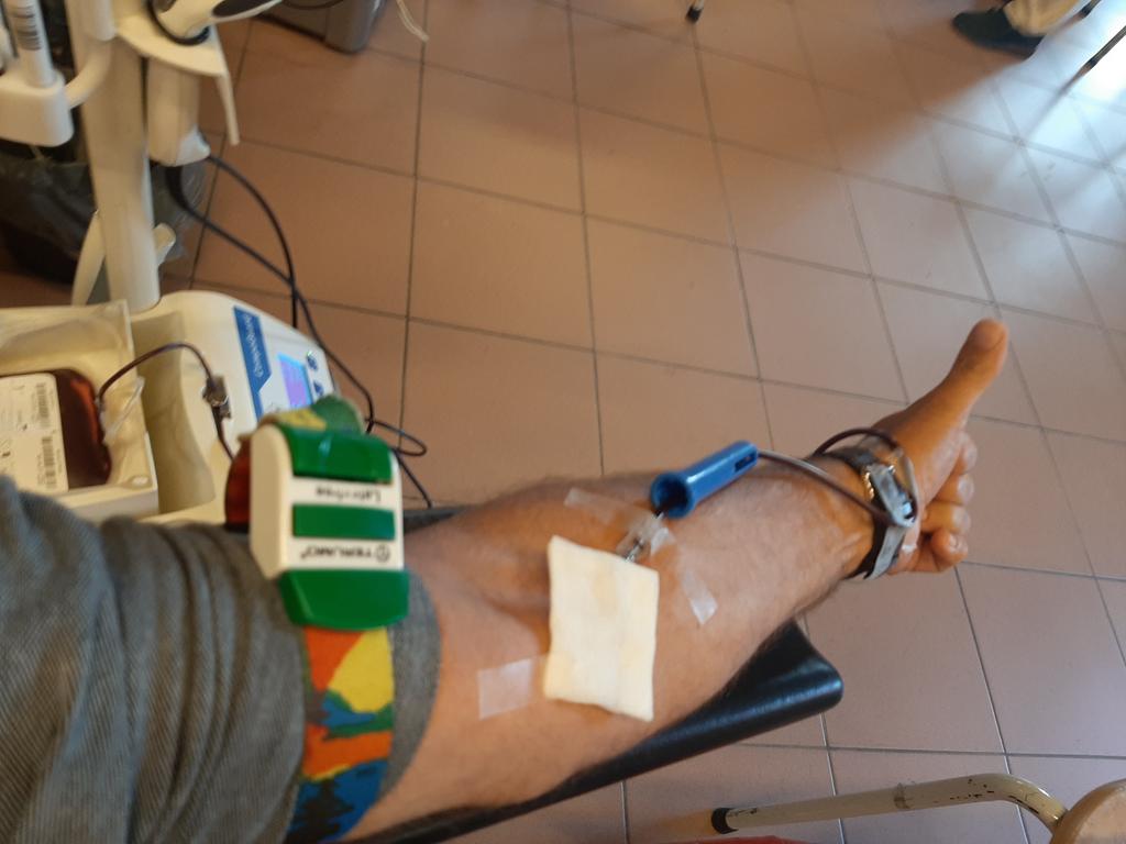 EBotteldoorne's tweet photo. Mijn 3 maandelijkse uitstap naar @RodeKruisVL voor de 117e ๐๐ฉธ donatie. @radio1be en @aycoduyster deden recent nog een oproep. Ben je gezond, voel je je fit, aarzel niet, je helpt er heelwat mensen mee๐๐. Zeker eens proberen. #geefbloed en #doegoed (en het doet geen pijn๐) https://t.co/zPAHgFvxNx