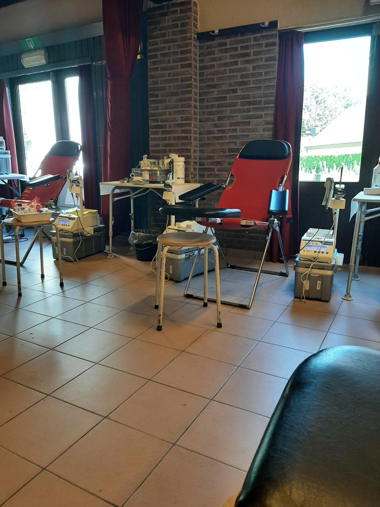 EBotteldoorne's tweet photo. Mijn 3 maandelijkse uitstap naar @RodeKruisVL voor de 117e ๐๐ฉธ donatie. @radio1be en @aycoduyster deden recent nog een oproep. Ben je gezond, voel je je fit, aarzel niet, je helpt er heelwat mensen mee๐๐. Zeker eens proberen. #geefbloed en #doegoed (en het doet geen pijn๐) https://t.co/zPAHgFvxNx