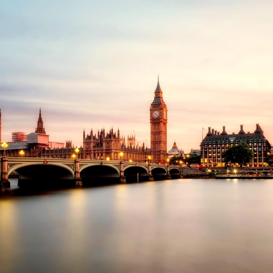 CoLivingGroupUK's tweet photo. Are you moving to London but you don’t know where to stay?! 🤔
Consider co-living spaces! They are an affordable and functional option, especially for young professionals and students!🤩
#colivinggroup #colivinglondon #coliving #londonhousing #londonlife #londondream https://t.co/ni1F49qlA7