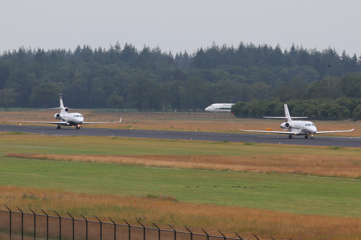tvolmer01's tweet photo. Naast de Embraer 190 waren er ook andere activiteiten op @twenteairport. De PH-LAB van @NLR_NL voerde vluchten uit voor het Europese project DREAMS. Verder waren er meerdere zakenvluchten van @NetJets en @EXXAERO. @TechnologyBaseT #ehtw #enschede https://t.co/ehGhZfpPkJ
