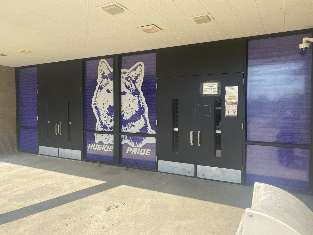 WHSHuskies's tweet photo. East entrance gets a face lift. #HuskiePride https://t.co/owXvVNsF2x