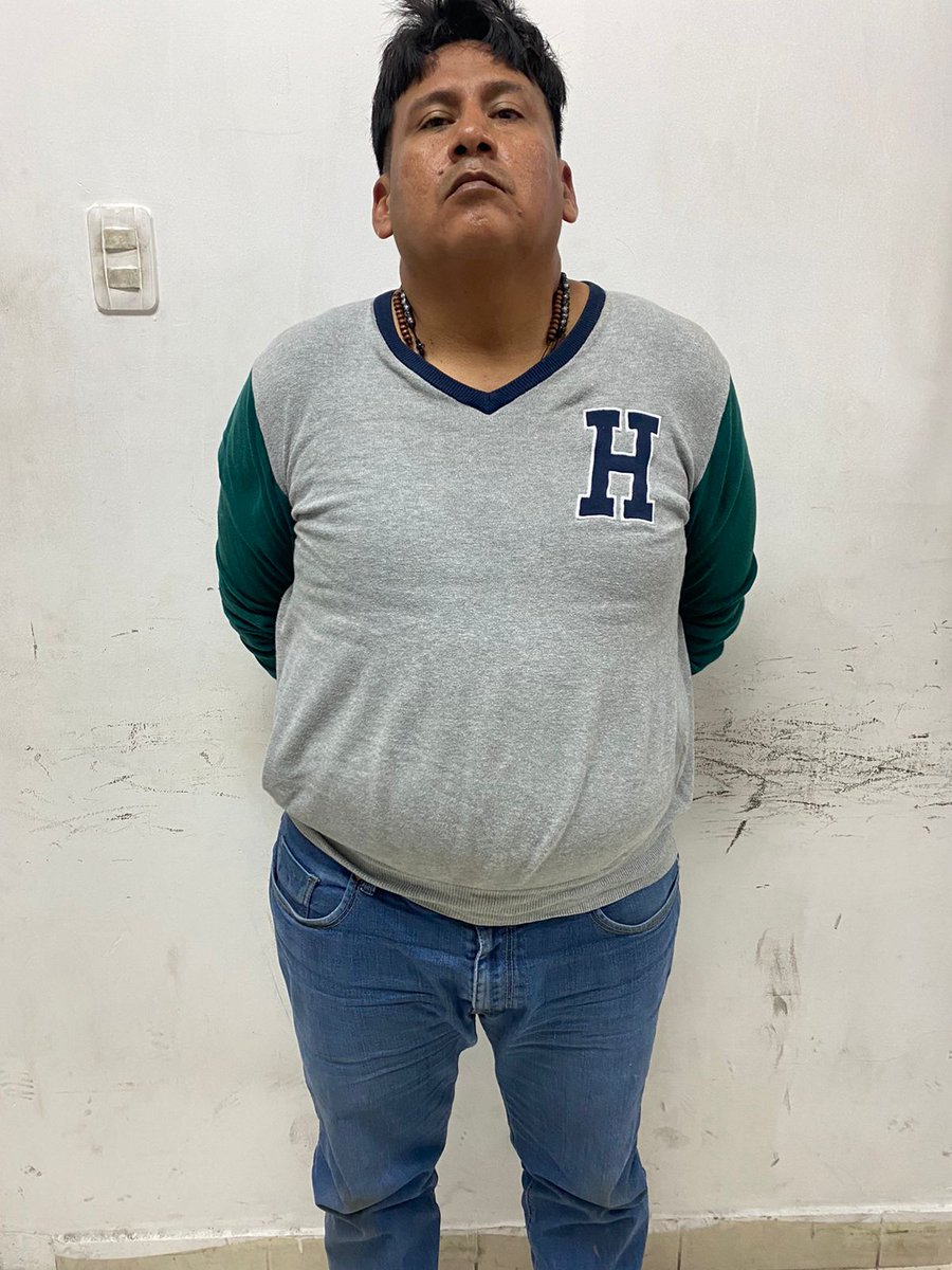 Policia del Distrito Modelo,en el interior de una vivienda de la ciudadela Polaris, norte de Guayaquil, aprehendieron a dos sujetos que fueron encontrados en delito flagrante, robo de vivienda, detenidos 
Michael Jordy M. M,que registra dos detenciones por robo y John William L,Y
