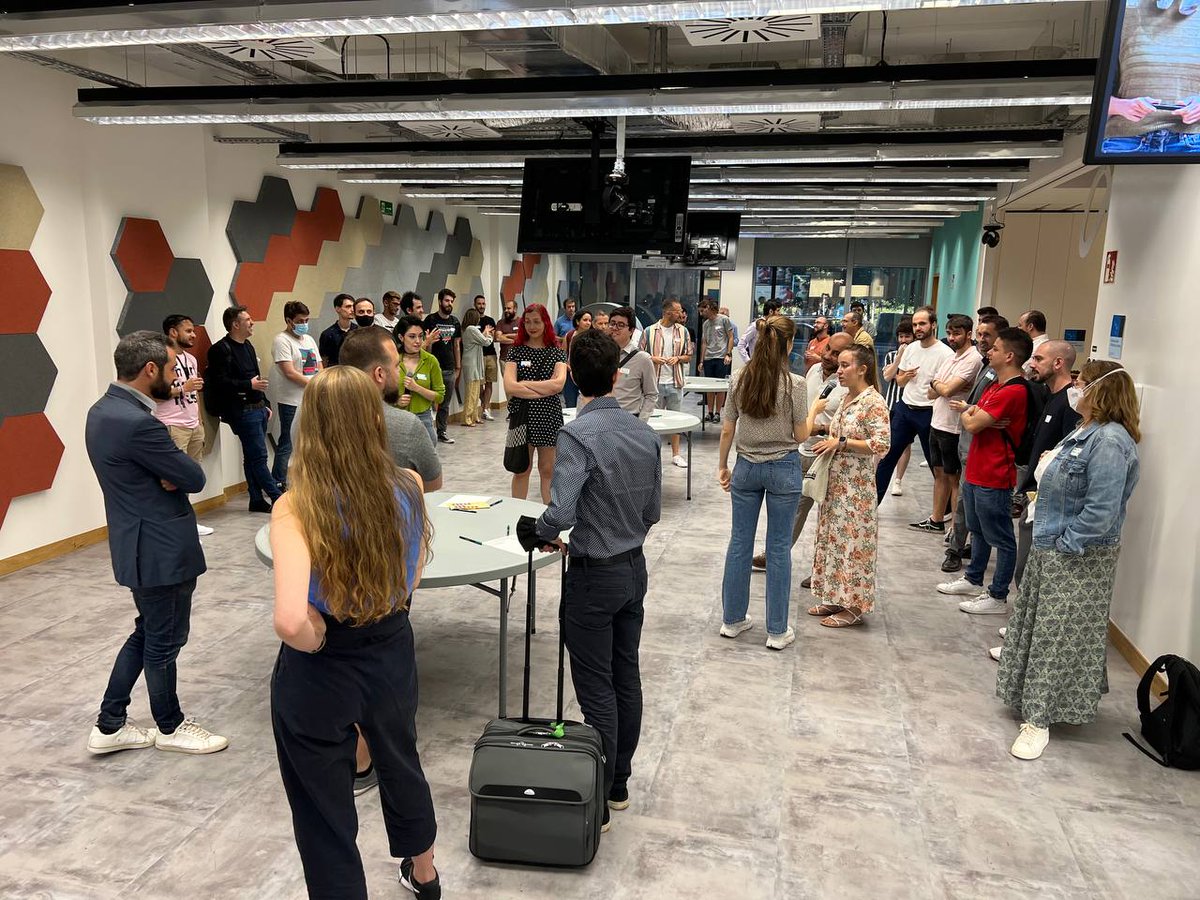 inmersivaxr's tweet photo. 🙌¡DevC ha vuelto a Madrid! El miércoles pasado celebramos nuestro primer evento del #DevCMadrid. ¡Nos reunimos más de 50 personas para hacer networking! 

🥳Lo pasamos genial y nos reencontramos con muchas personas.

💜¡Muchas gracias a todo el equipo de #Meta por su ayuda! https://t.co/U8sH0BjCfA