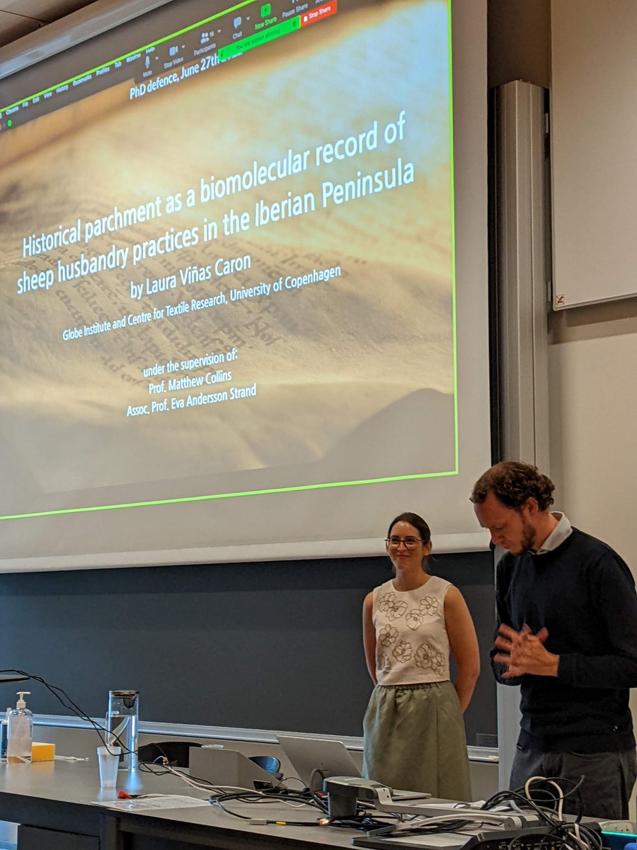 Congratulations 🥳 to Laura V. Caron successfully defending her PhD using #palaeoproteomics and #aDNA on historical 🐏 parchment. Well done!!
