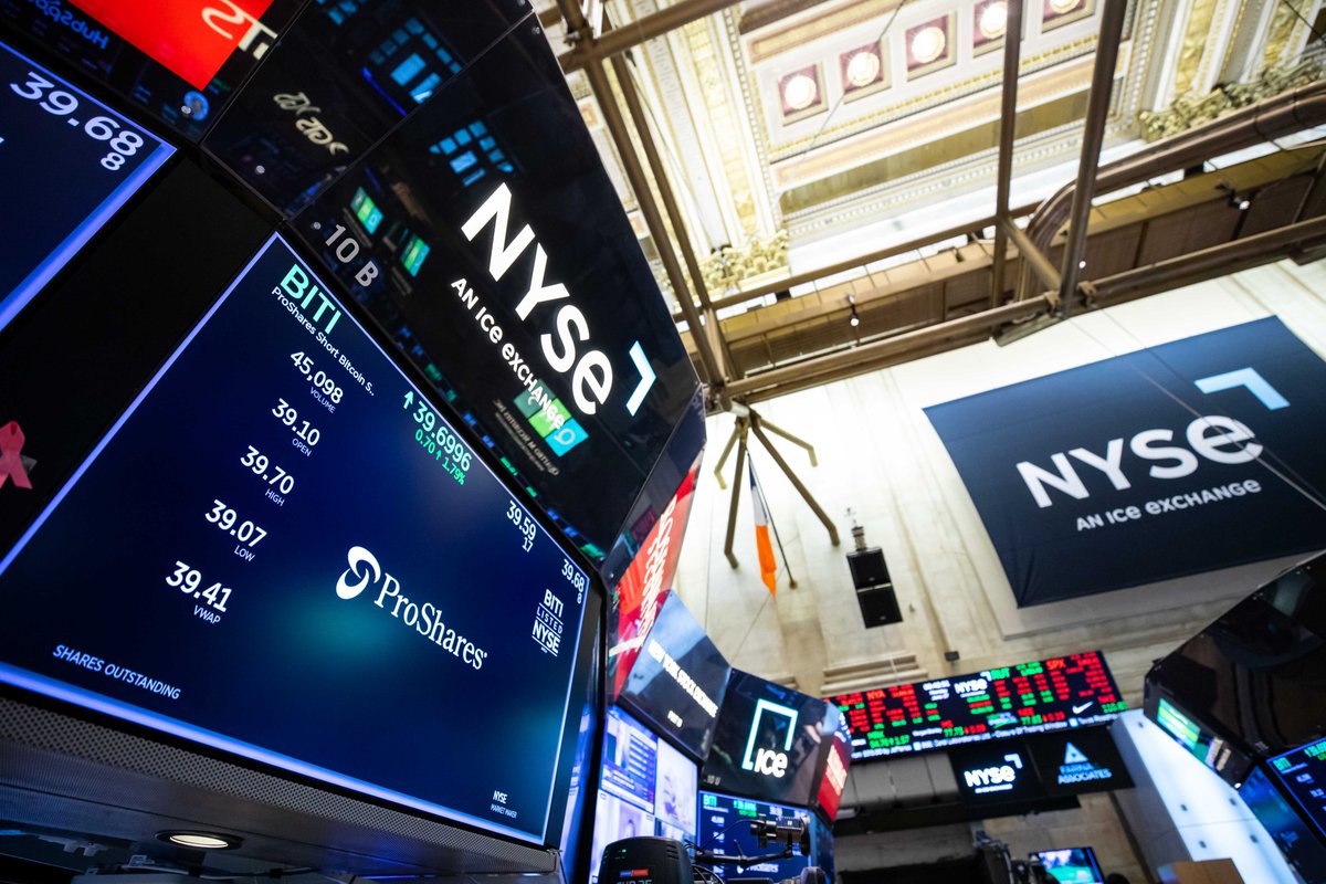 Proshares rings in a new week on Wall Street celebrating the first Short #Bitcoin  Strategy ETF (NYSE Arca: $BITI)! 🔔 Congratulations to Alexander Ilyasov  and the entire team on this milestone. 🎉 #NYSECommunity 🏛