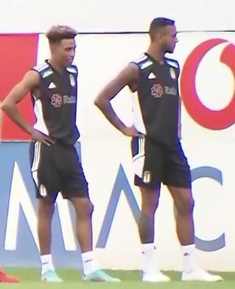 Besiktasin_sesi's tweet photo. Josef De Souza &amp; Gedson Fernandes https://t.co/9viiVyAaLw