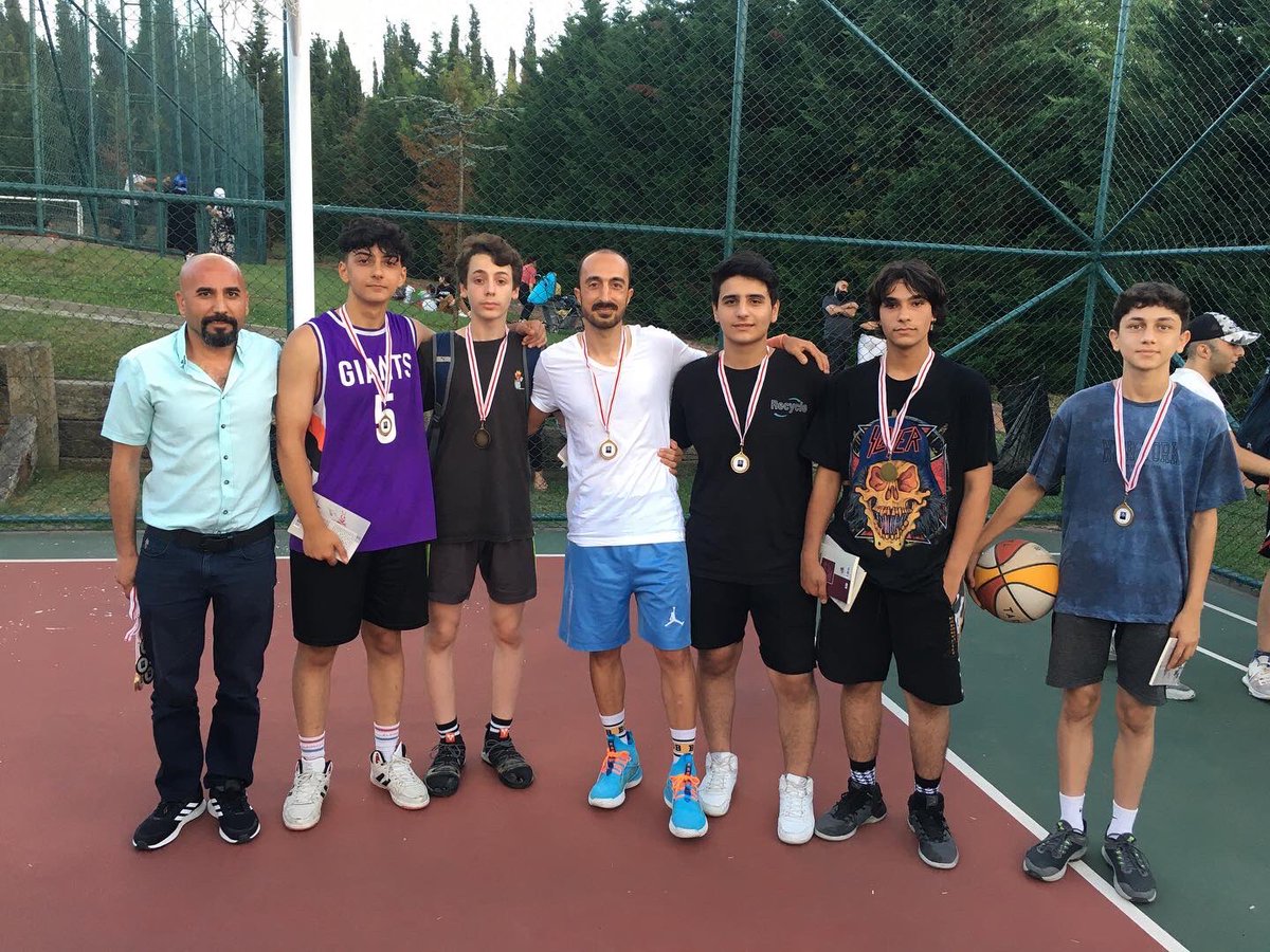 AlihaydarBen62's tweet photo. Serdar Ben 4. Basketbol turnuvamızı tamamladık Ankara Gar da yitirildiğimiz canlarımız anısına Unutmadık unutturmayacağız… https://t.co/wt66To1EuB