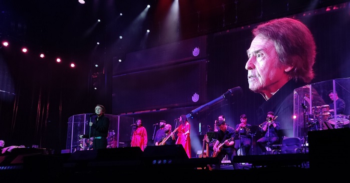 NuestroRaphael_'s tweet photo. El exitazo de @RAPHAELartista en #Almería. Un  auténtico escándalo:
https://t.co/TXj7qkw88s #Raphael #Raphael60 #Raphaeltour60 https://t.co/2zHuklAC82