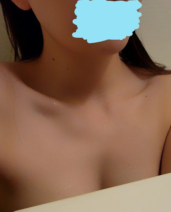 鎖骨きれいってよく言われる💕  #人妻好きと繋がりたい #裏アカ女子  #谷間 https://t.co/1UYVl2qYBB<a href="/tag/%E4%BA%BA%E5%A6%BB%E5%A5%BD%E3%81%8D%E3%81%A8%E7%B9%8B%E3%81%8C%E3%82%8A%E3%81%9F%E3%81%84"class="tags">#人妻好きと繋がりたい</a><a href="/tag/%E8%A3%8F%E3%82%A2%E3%82%AB%E5%A5%B3%E5%AD%90"class="tags">#裏アカ女子</a><a href="/tag/%E8%B0%B7%E9%96%93"class="tags">#谷間</a>