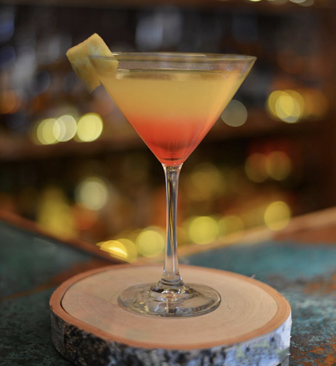 The most beautiful (and delicious) sunrise we’ve ever seen🍹🌅

𝙋𝙞𝙣𝙚𝙖𝙥𝙥𝙡𝙚 𝙏𝙚𝙦𝙪𝙞𝙡𝙖 𝙎𝙪𝙣𝙧𝙞𝙨𝙚
• 1.5 oz Green Flame Pineapple
• 4 oz pineapple juice
• Splash of Grenadine

#GreenFlameTequila #FuelYourFlame #Agave #Tequila #Cocktails #CocktailRecipes #Drinks