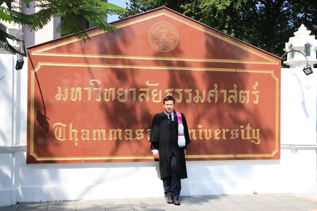 Phet_srp's tweet photo. 27 มิถุนายนของทุกปี วันสถาปนา "มหาวิทยาลัยธรรมศาสตร์"
ครบรอบ 88 ปี #88YearsThammasat
ดีใจและปลาบปลื้มใจที่ได้มาเป็น #ลูกแม่โดม
เพชร MCA19
มหาบัณฑิต คณะวารสารศาสตร์และสื่อสารมวลชน มหาวิทยาลัยธรรมศาสตร์
.
#MCA19 #Thammasat #ThammasatUniversity
#ThammasatKeepGoingToInfinity https://t.co/QeqebNzCgB