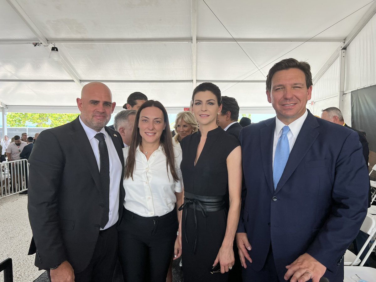 ElbazStarinsky's tweet photo. The one year ceremony at #surfside was truly moving and we at @IsraelinMiami and @IDF are humbled to have been given the opportunity to be a part of it.
We reported to duty one year ago and we remain committed today and forever.
#98pointsoflight #ChamplainTowers https://t.co/EK0KUu6eWr