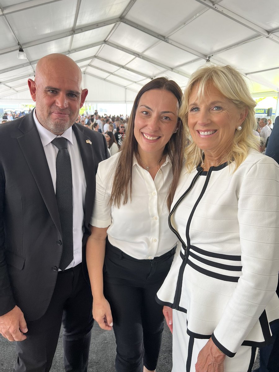 ElbazStarinsky's tweet photo. The one year ceremony at #surfside was truly moving and we at @IsraelinMiami and @IDF are humbled to have been given the opportunity to be a part of it.
We reported to duty one year ago and we remain committed today and forever.
#98pointsoflight #ChamplainTowers https://t.co/EK0KUu6eWr
