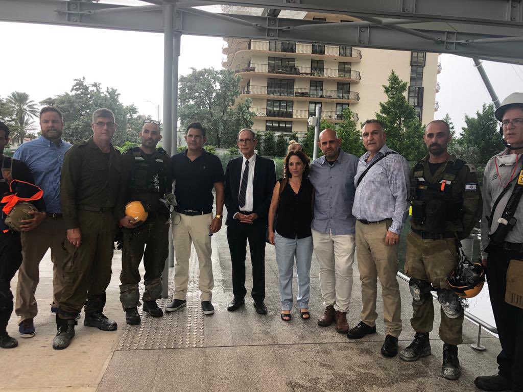 ElbazStarinsky's tweet photo. The one year ceremony at #surfside was truly moving and we at @IsraelinMiami and @IDF are humbled to have been given the opportunity to be a part of it.
We reported to duty one year ago and we remain committed today and forever.
#98pointsoflight #ChamplainTowers https://t.co/EK0KUu6eWr