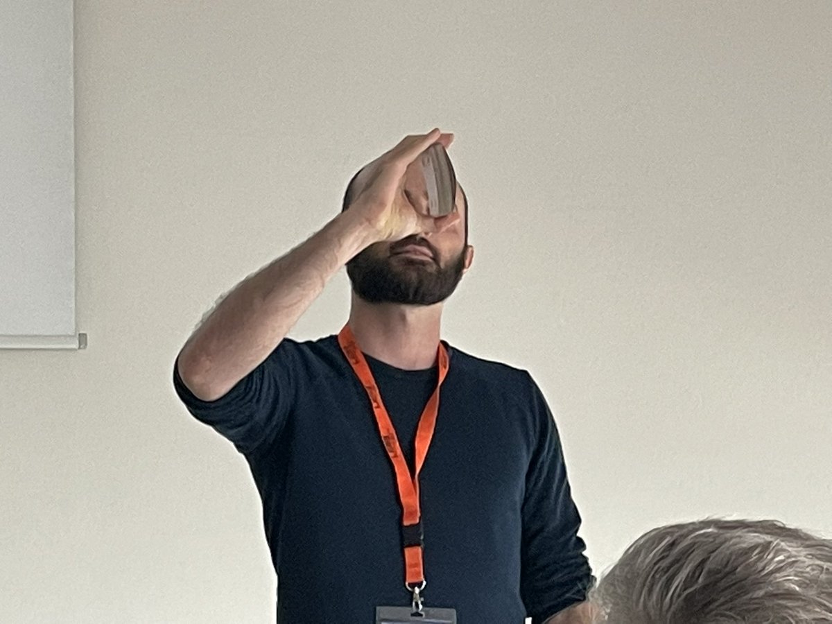 antGTN's tweet photo. #ICSMA19 wonderfull talk of @A_Heinzelmeier on #MAXPhase deformed by SMAT for #hydrogen storage 👏 and a very clear demonstration of kink bands and delamination 🃏. @Labo_LEM3 @LEM3_IMPACT @Univ_Lorraine @INSIS_CNRS @CNRS_Centre_Est #MITI https://t.co/5EDDTVlR0e