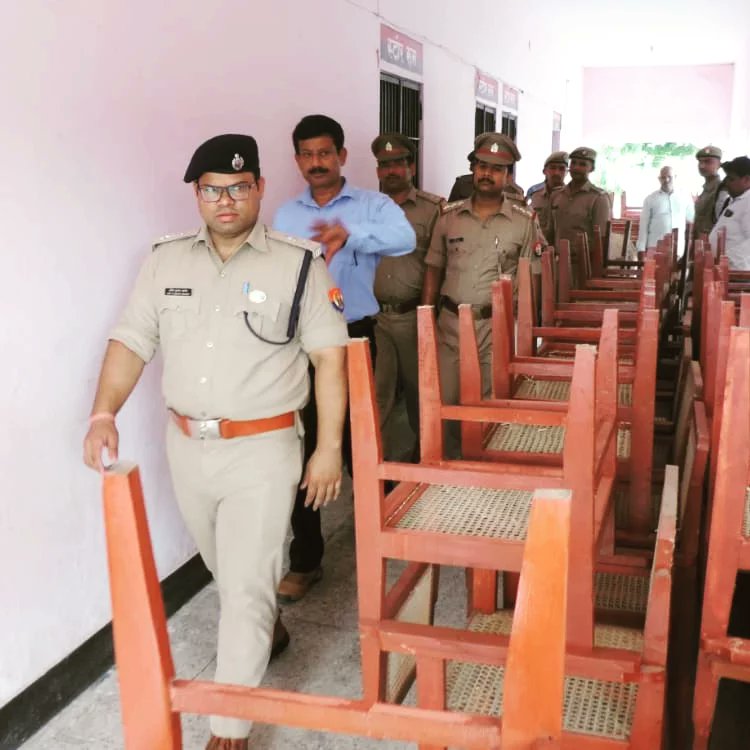 AmitKAnandIPS's tweet photo. Joined as SP Siddarthnagar https://t.co/ZLavE7BnXG