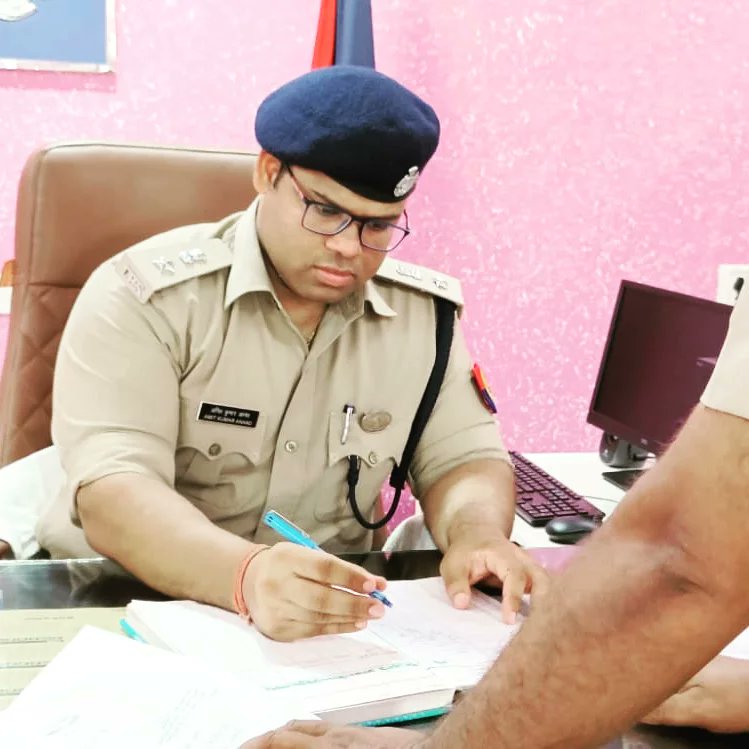AmitKAnandIPS's tweet photo. Joined as SP Siddarthnagar https://t.co/ZLavE7BnXG