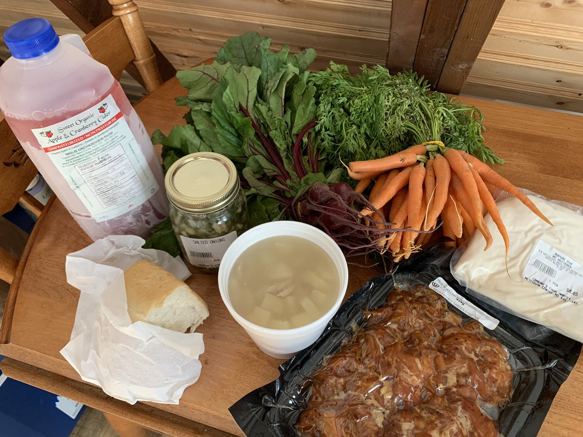 EricaHargreave's tweet photo. It is possible that I may have a slight addiction to Comeau’s Farm Market in @BaieSainteMarie. This is the “I am just going for the Monday / Friday #fricot” haul. Gotta say, I love #AcadianFood & how fresh everything is in #NovaScotia. #TMACyas #PlayNowWorkLater #VisitNovaScotia https://t.co/8l1iaPgN8Q