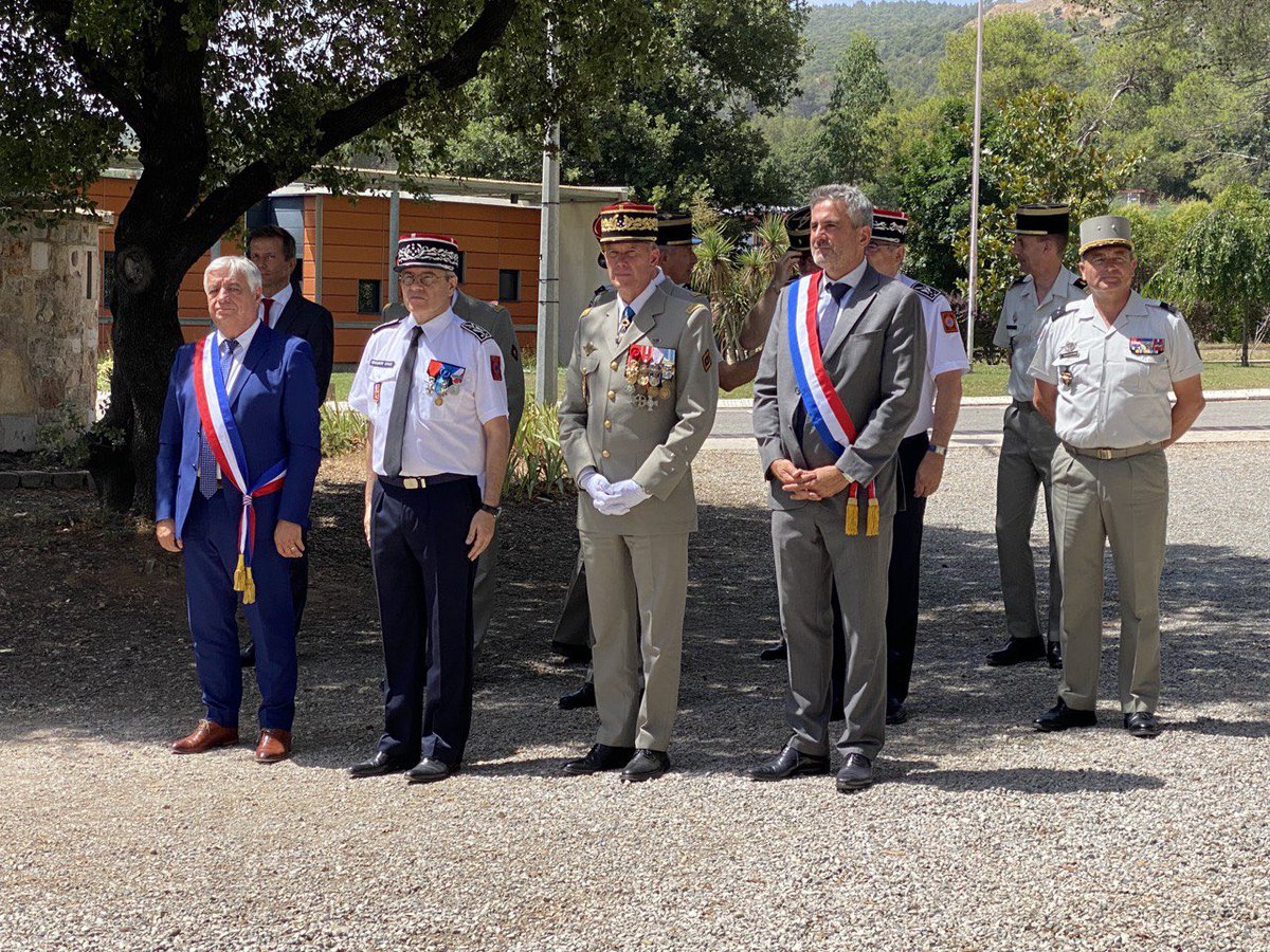 FrankGiletti's tweet image. Félicitations au Colonel De Balanda,nouveau Chef de corps de la prestigieuse @Uiisc7 qui succède au Colonel Libert. Unité récompensée aujourd’hui pour acte de courage et dévouement à titre collectif échelon or.Elle représente la fierté de la sécurité civile française 🇫🇷 #UIISC7