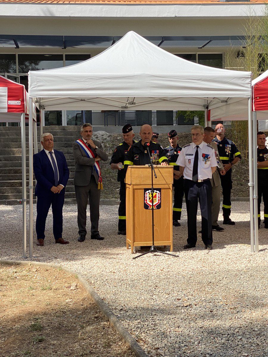 FrankGiletti's tweet image. Félicitations au Colonel De Balanda,nouveau Chef de corps de la prestigieuse @Uiisc7 qui succède au Colonel Libert. Unité récompensée aujourd’hui pour acte de courage et dévouement à titre collectif échelon or.Elle représente la fierté de la sécurité civile française 🇫🇷 #UIISC7