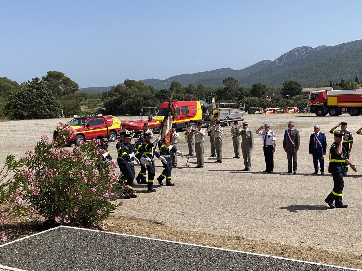 FrankGiletti's tweet image. Félicitations au Colonel De Balanda,nouveau Chef de corps de la prestigieuse @Uiisc7 qui succède au Colonel Libert. Unité récompensée aujourd’hui pour acte de courage et dévouement à titre collectif échelon or.Elle représente la fierté de la sécurité civile française 🇫🇷 #UIISC7