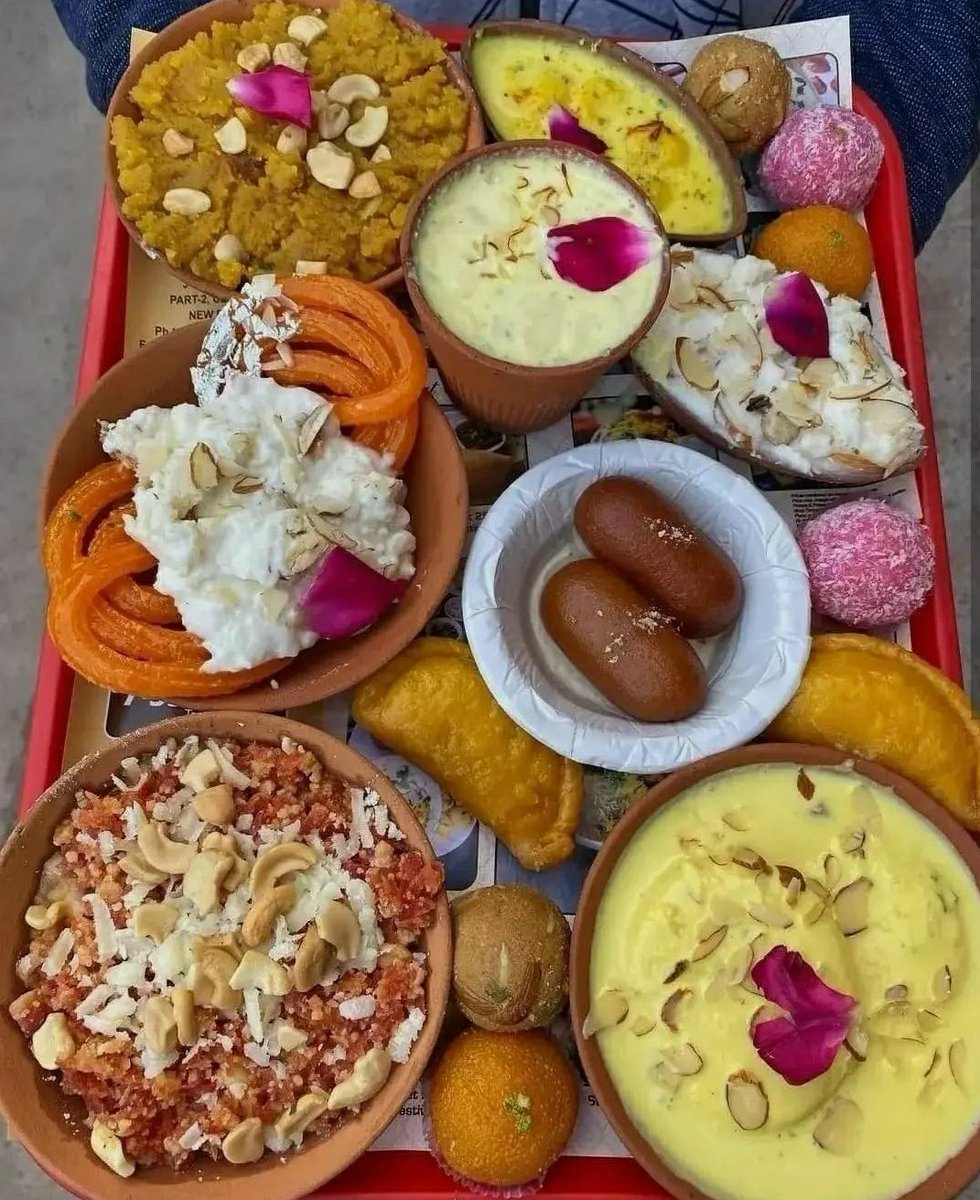 IamVanitawinnie's tweet photo. Interested anyone,which is your favourite.😀😀 https://t.co/FSZVk2bVZW
#leisureoflife
#sweettooth
#foodgasm
#sweetsofIndia
#Mithai https://t.co/oQ14wjNFUg