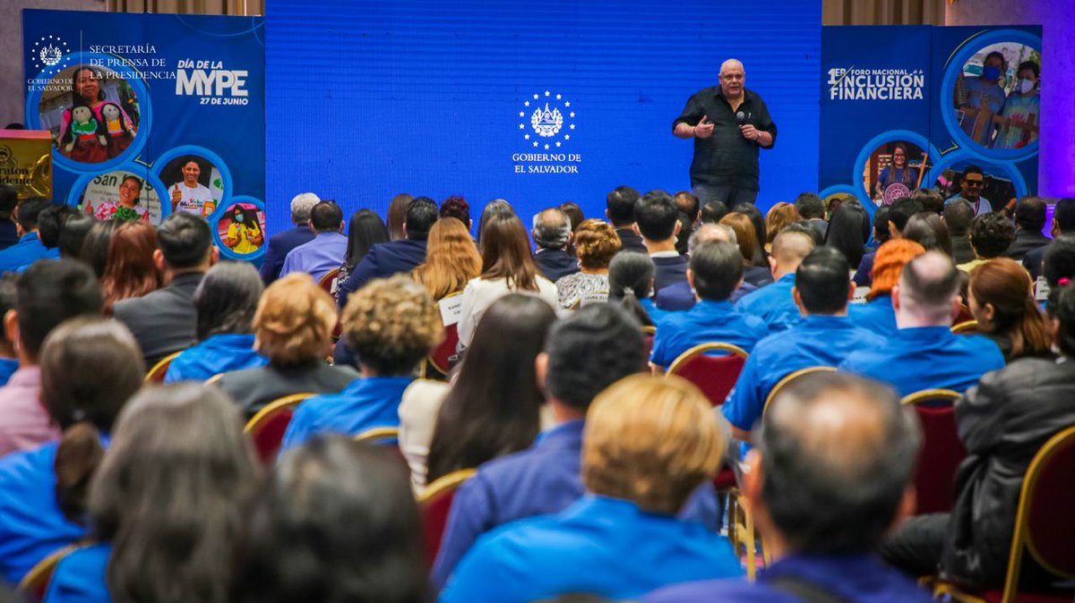 SecPrensaSV's tweet image. #InclusiónFinanciera | El presidente de @CONAMYPESV, @PaulDSteiner, inaugura el Foro Nacional de Inclusión Financiera. Este es un evento histórico, precedido por el lanzamiento de #PROGAMYPE.