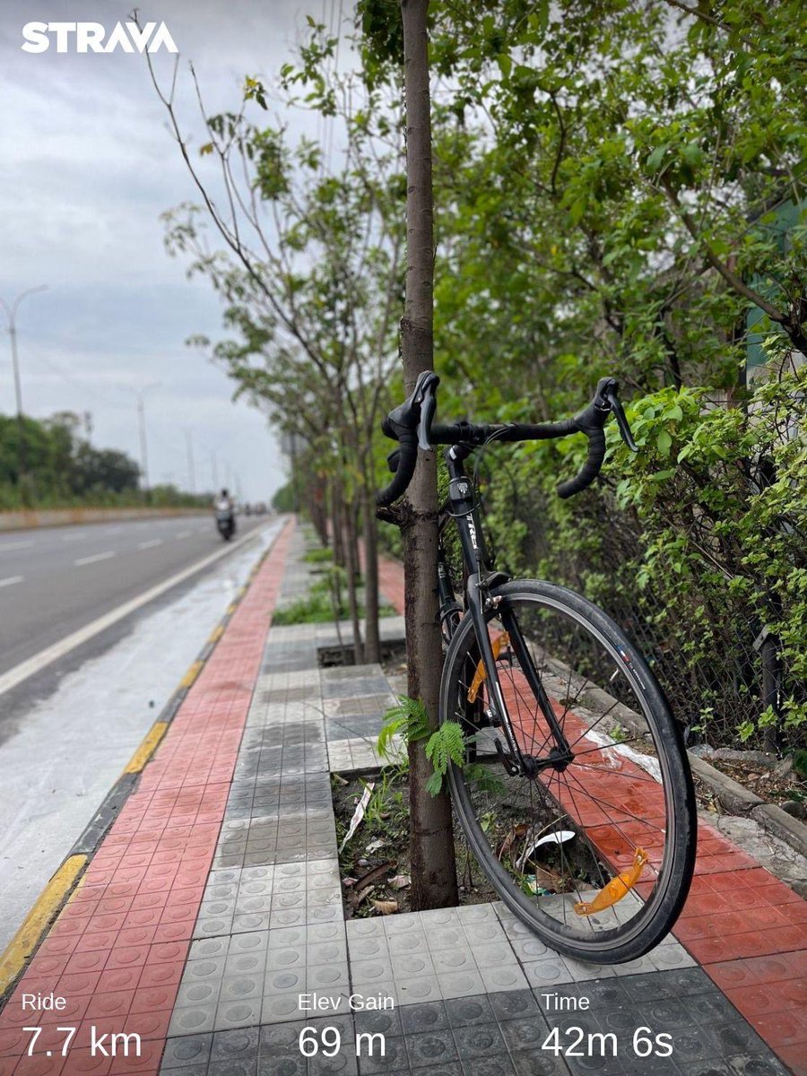 ExplorebyRoad's tweet photo. #Hyderabad #Cyclist as I restart my #Cycling and trying to influence my wife and kid to join me as and when it’s feasible…
#Cycling #Cycle4Change #BeRide https://t.co/ouSC7lyHki