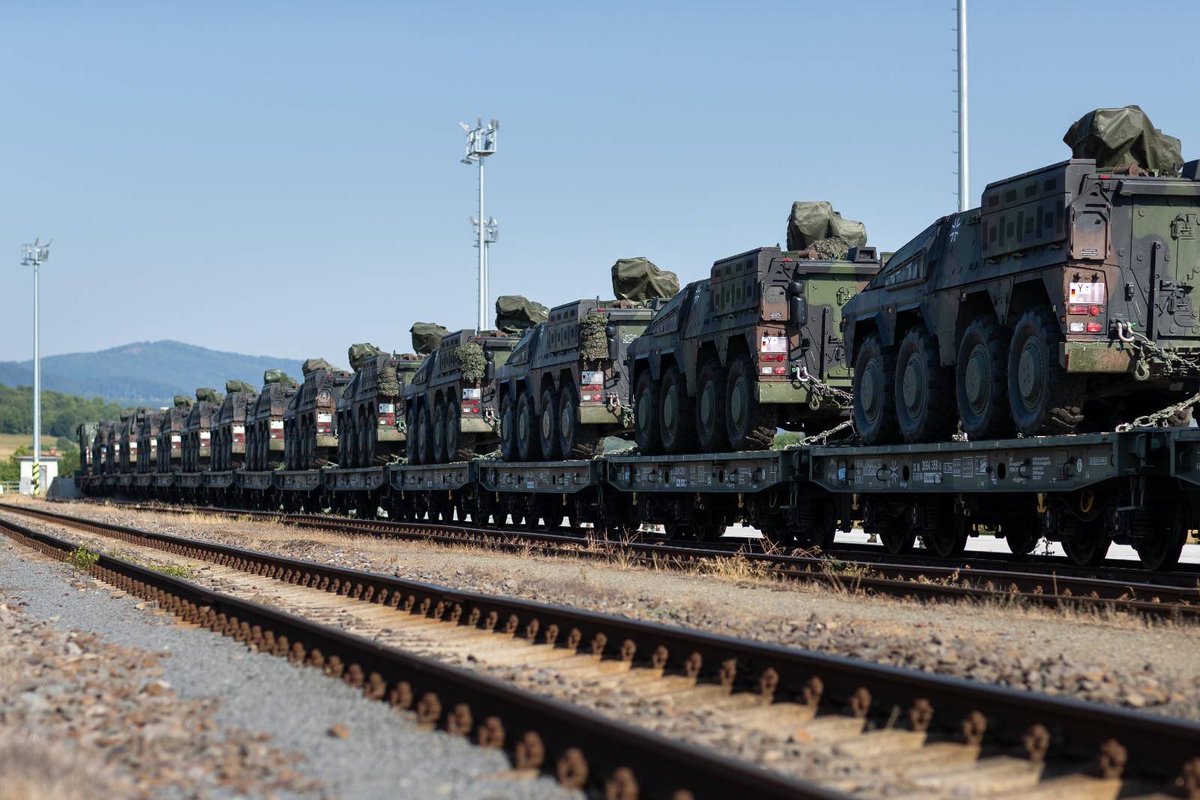 Warm welcome to 🇩🇪 #German troops. #German mechanized company w/ Boxer IFVs joining @NATO_MN_BG_SVK at 🇸🇰 #Slovak military training area #Lest. Thank you <a href="/BMVg_Bundeswehr/">Verteidigungsministerium</a> for strengthening NATO's #security &amp; keeping us safe.
#WeAreNATO