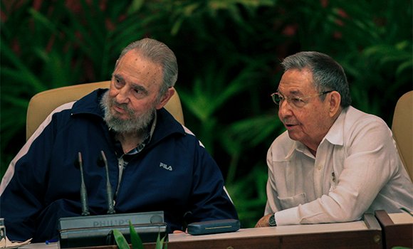 Palabras dicha por nuestro Líder Revolucionario Fidel
“En el caso del compañero Raúl, en realidad es para mí un privilegio que, además de un extraordinario cuadro revolucionario, sea un hermano.  #CubaMined #Cuba #EducacionEspecialLasTunas #EducacionProvincialLasTunas #dmemanati