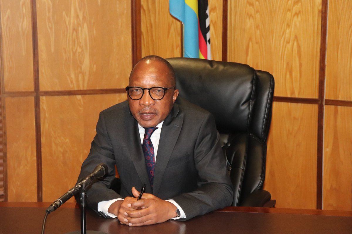 EswatiniGovern1's tweet photo. Prime Minister Cleopas Sipho Dlamini says Government will not sit back and watch as terrorists intimidate emaSwati and has assured the Nation that “Government will not hesitate to respond with the necessary force to protect our National security as a sovereign state.” https://t.co/QkMGKDJwYu
