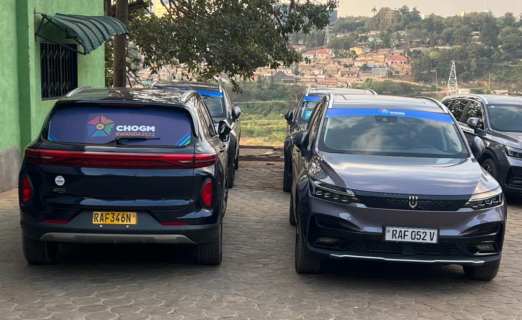 DonColonelh2001's tweet photo. We were honored to be part of this vision by contributing 100% electric SUVs for VIP #CHOGM2022 delegates. We are sure they enjoyed the comfort. This is a result of visionary leadership of @RwandaGov towards green economy @EnvironmentRw @GreenFundRw @UNDP_Rwanda @CityofKigali https://t.co/tf2WBeU8VL