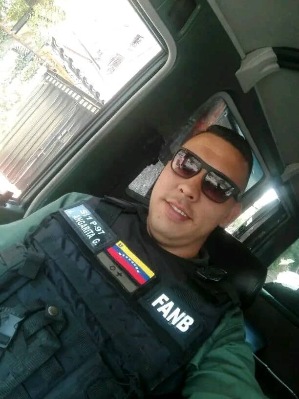 AdAdguns98's tweet photo. BONUS, este militar es joven, pero como quiero que me coga bien rico y sea mío!! https://t.co/AKCnLMJtJf