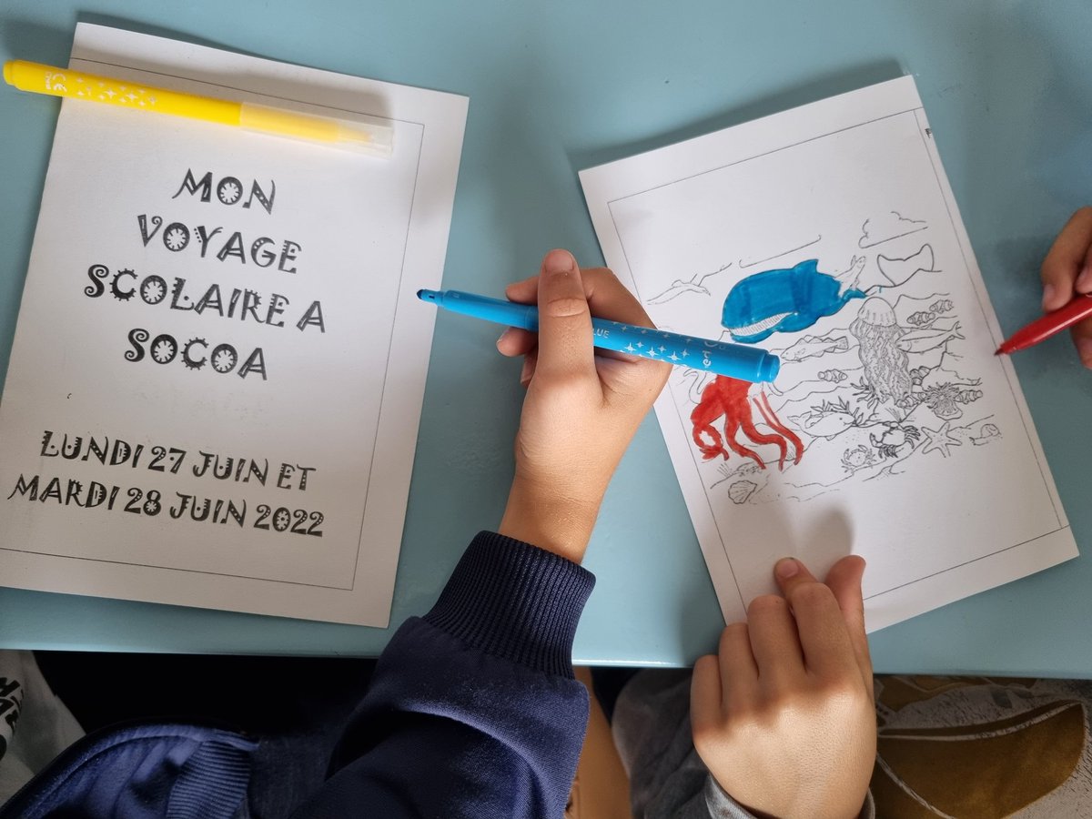 Temps calme avant la tempête de la douche. Nous remplissons notre petit livret Socoa.