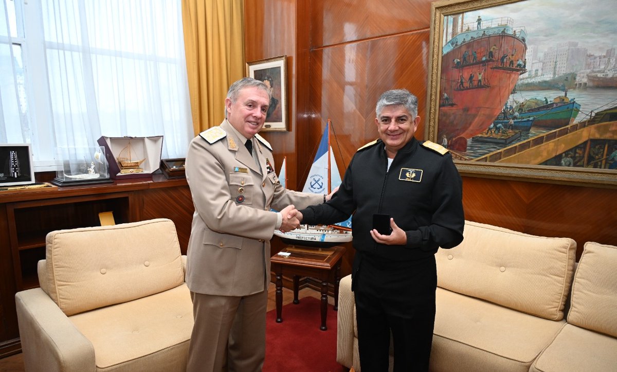 PrefecturaNaval's tweet image. El Prefecto Nacional junto al Director Nacional de los Espacios Acuáticos de Ecuador @DirneaEcuador, contralmirante Jaime Vela Erazo, quien se desempeña, también, como Secretario General de la @ROCRAM14.