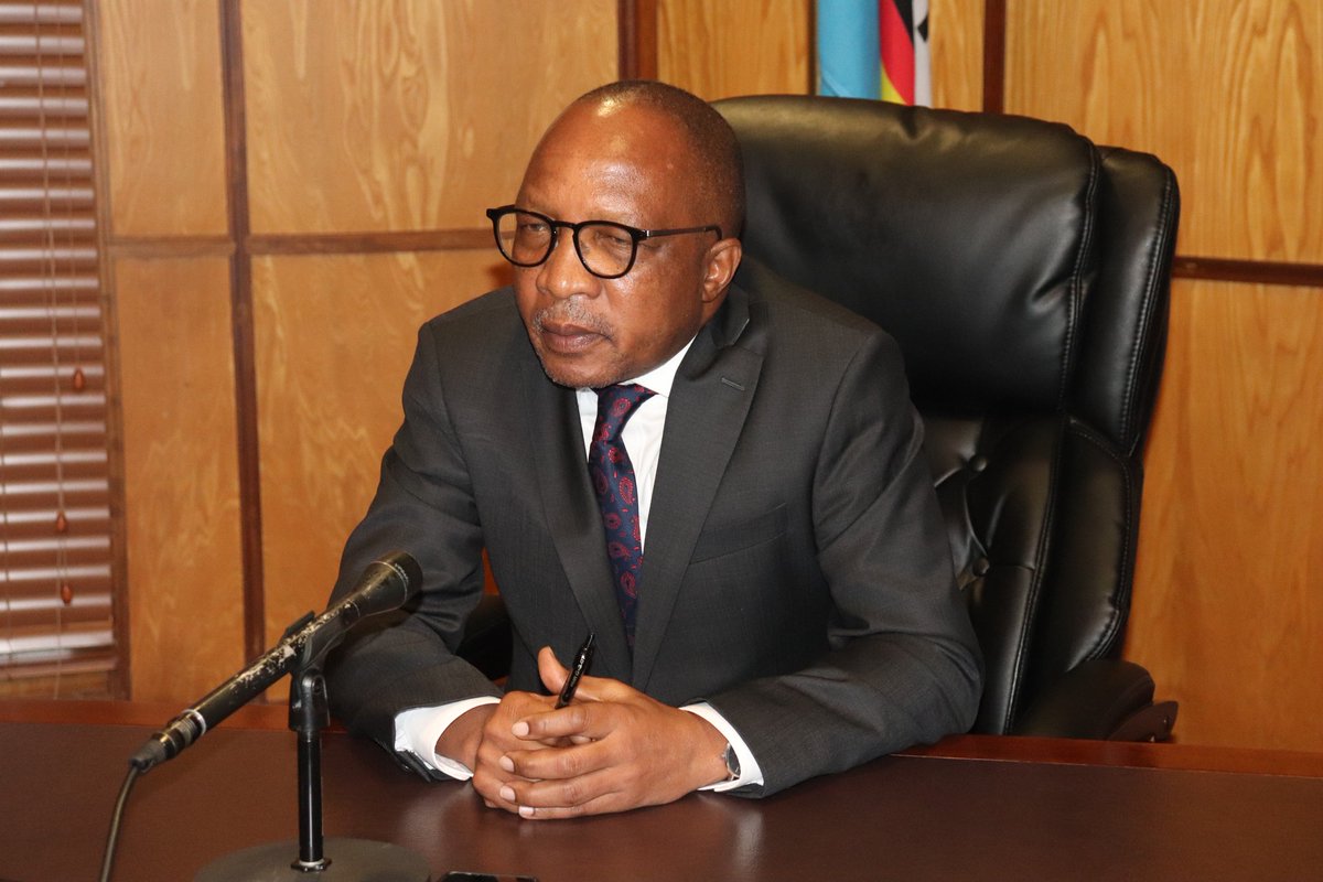 EswatiniGovern1's tweet photo. Prime Minister Cleopas Sipho Dlamini says Government will not sit back and watch as terrorists intimidate emaSwati and has assured the Nation that “Government will not hesitate to respond with the necessary force to protect our National security as a sovereign state.” https://t.co/QkMGKDJwYu