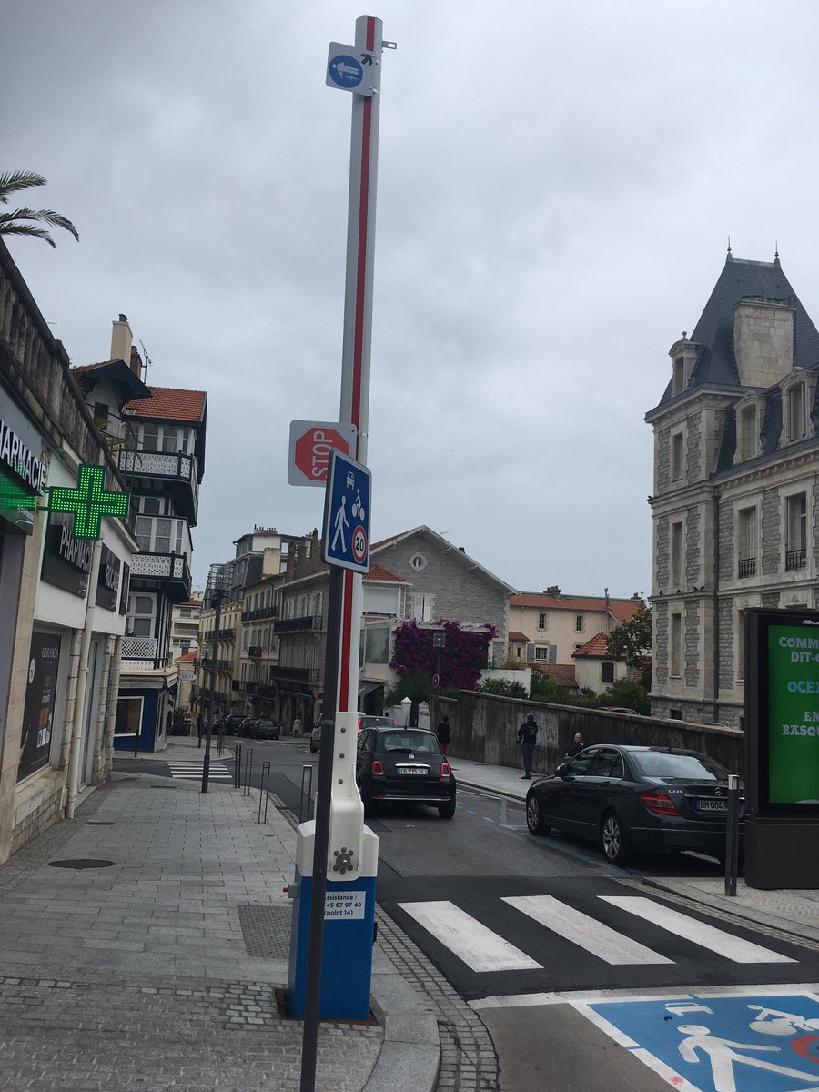StephanieF3EH's tweet image. [#Biarritz] Le centre ville et la #côtedesbasques passent en périmètre #piéton de 11h à 2h30, jusqu’à fin août. Seuls des ayant-droits ( riverains, professions identifiées..) pourront circuler en #voiture et scooter dans ces zones 📺 À voir @F3euskalherri ( cc @Ville2Biarritz )