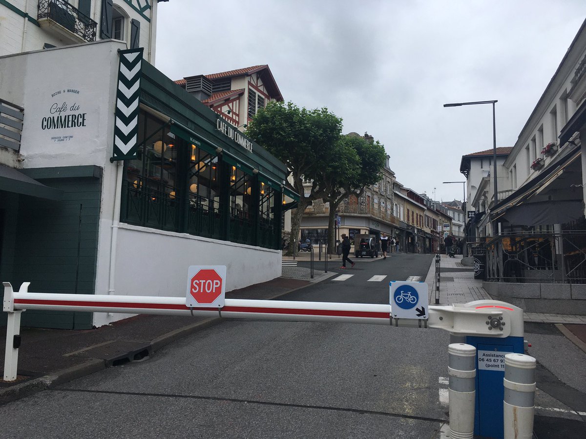 StephanieF3EH's tweet image. [#Biarritz] Le centre ville et la #côtedesbasques passent en périmètre #piéton de 11h à 2h30, jusqu’à fin août. Seuls des ayant-droits ( riverains, professions identifiées..) pourront circuler en #voiture et scooter dans ces zones 📺 À voir @F3euskalherri ( cc @Ville2Biarritz )