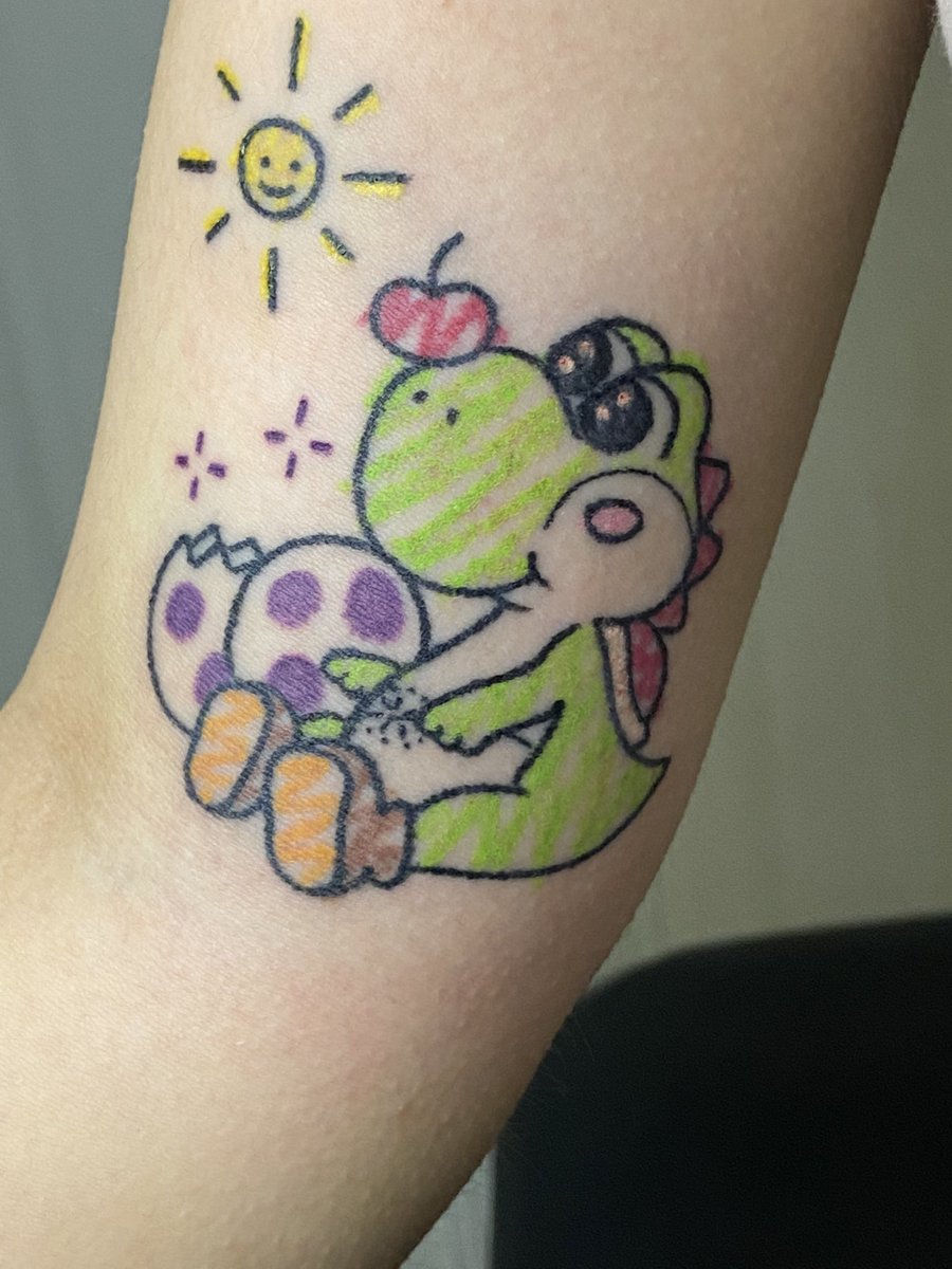 zushikilla's tweet photo. Holi, vengo a hacer mi shameless self promotion 💕 hago tatuajes handpoke de crayoncito bb y tengo horitas para tatuar en SANTIAGO esta semana💕✨ si le das RT lo agradecería mucho, hace una semana me vine a vivir del tatuaje y vivir solita del arte igual aterra jj pero vamokcpue https://t.co/iqIy1NMm1S